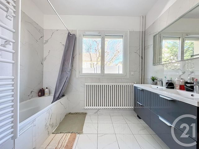 maison à louer - 7 pièces - 183.97 m2 - STE GENEVIEVE DES BOIS - 91 - ILE-DE-FRANCE - Century 21 Agence Prévost